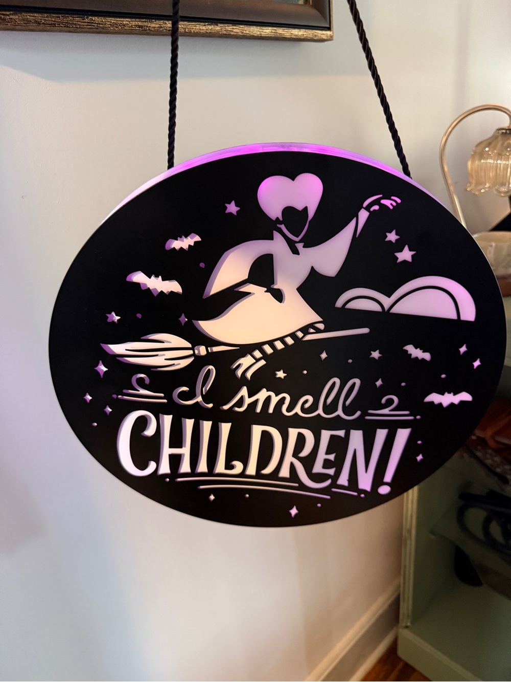 Hallmark Disney Hocus Pocus "I Smell Children" Light-Up Plastic Hanging Sign